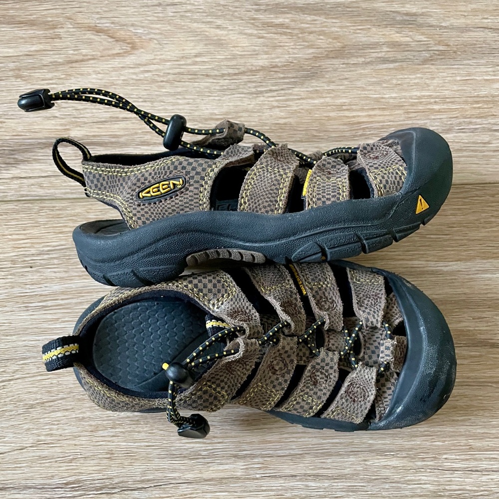 Keen Newport Fisherman Sandals Outdoors Shoes Sz 12 Boys Kids Unisex Waterproof